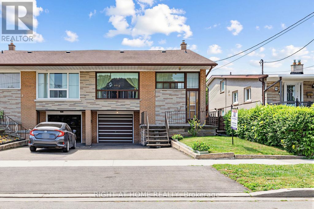 7 Daystrom Drive, Toronto (humbermede)