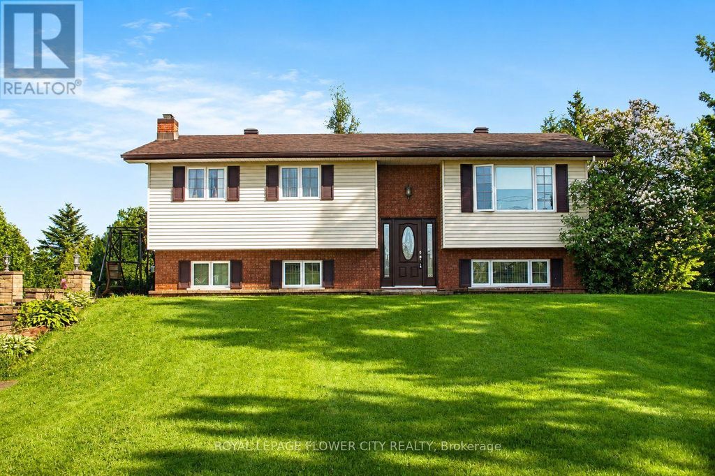 18528 Paragon Road, South Glengarry