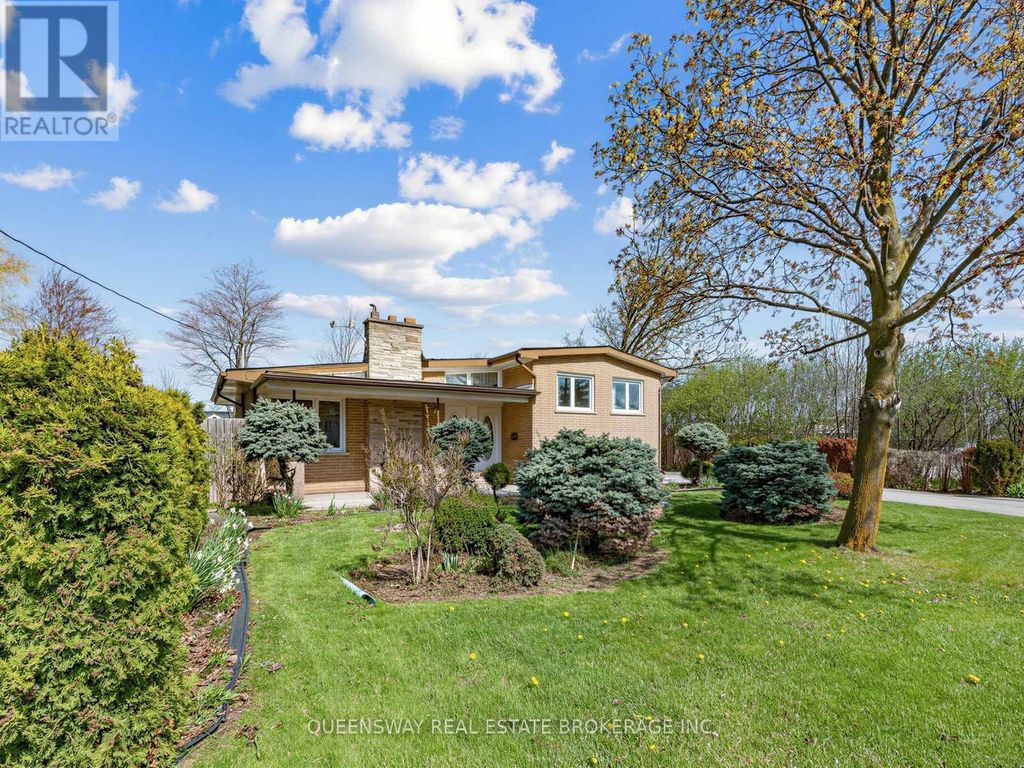 517 Pinegrove Road, Oakville (wo West)