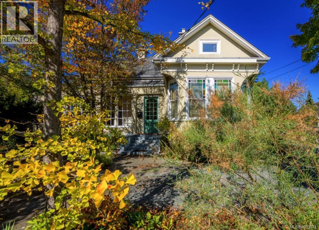 1736 Haultain St, Victoria