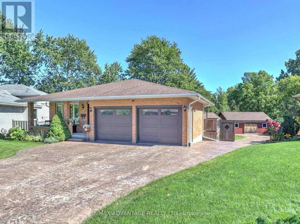 43 Lynngate Grove, London South (south M)