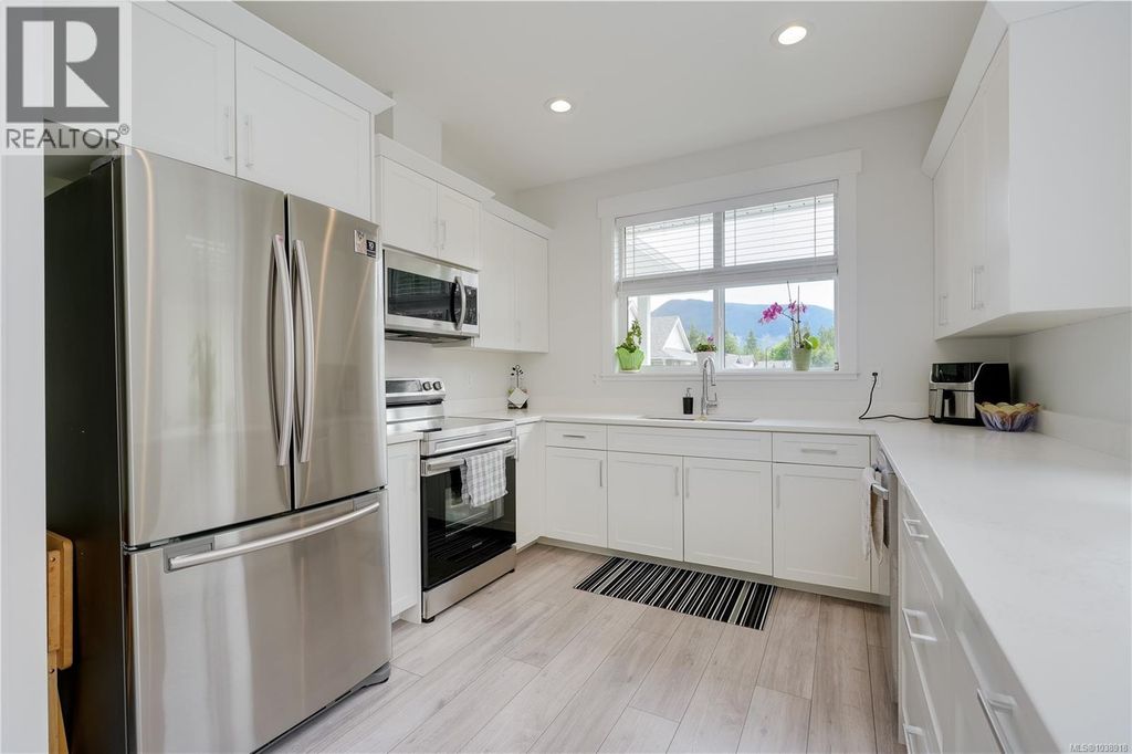 38 300 Grosskleg Way, Lake Cowichan