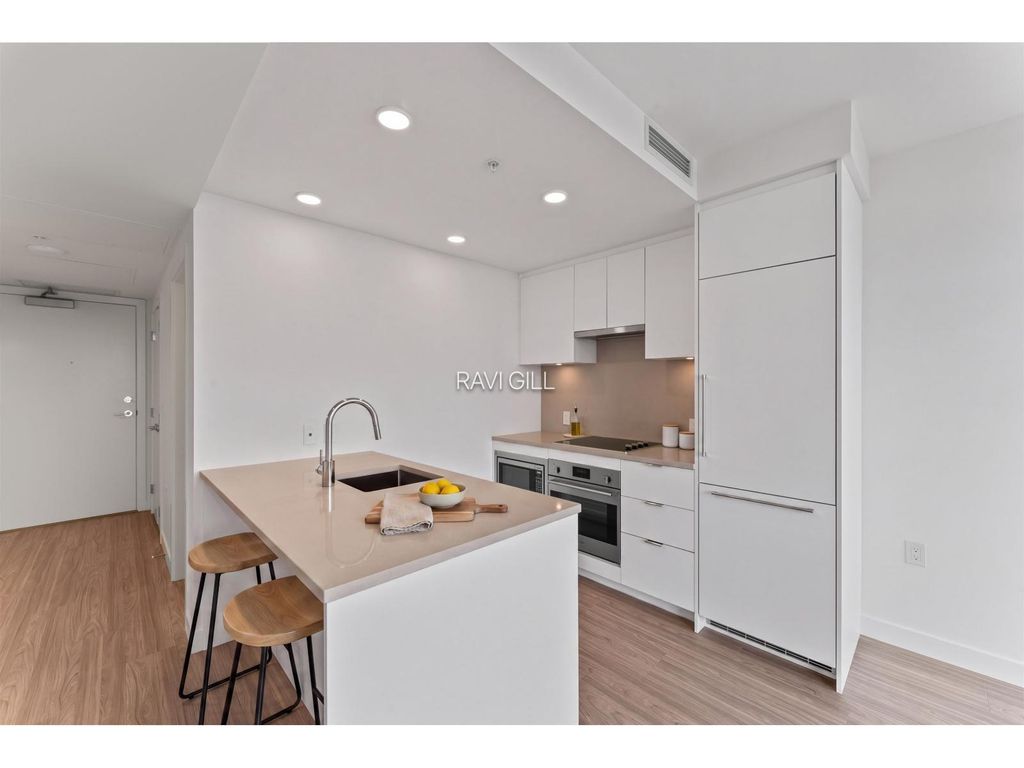 3003 13675 107a Avenue, Surrey