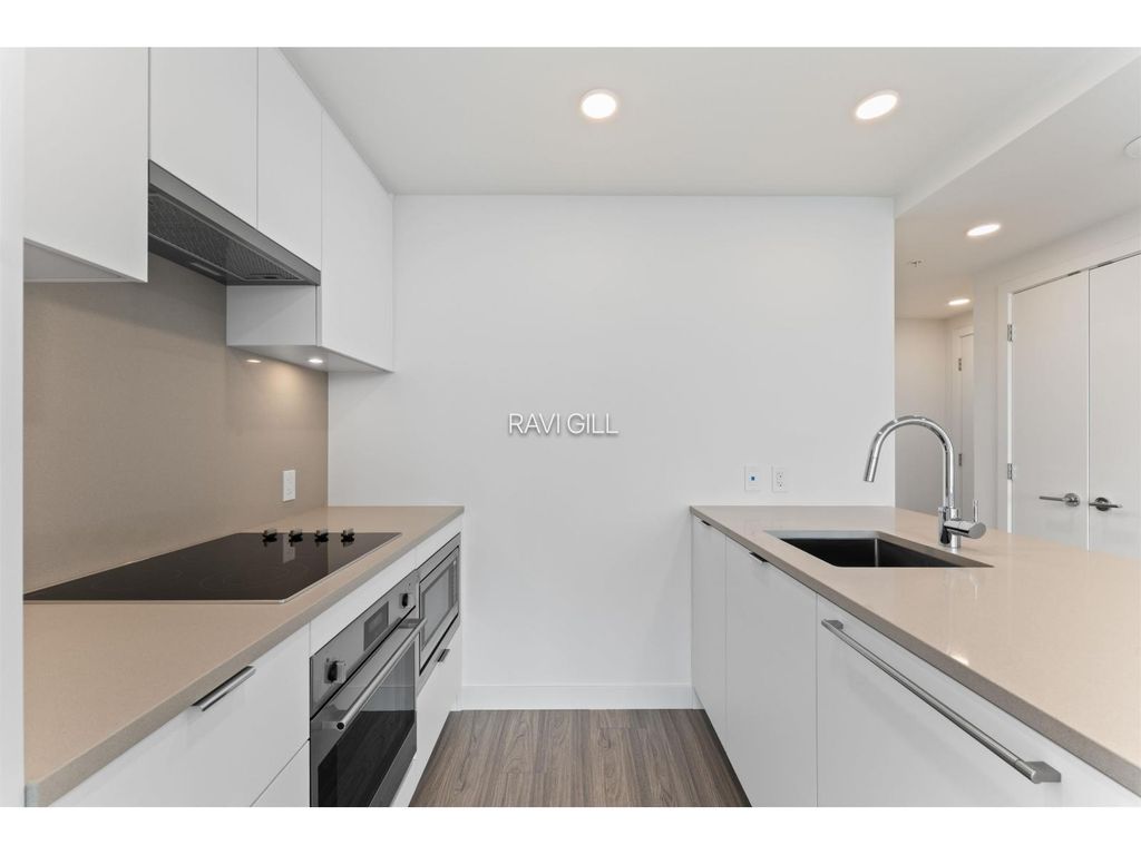 2609 13675 107a Avenue, Surrey