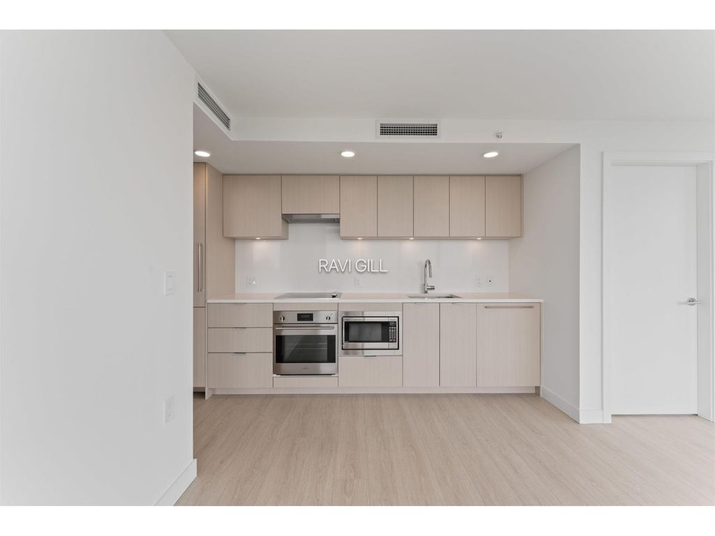 3402 13675 107a Avenue, Surrey