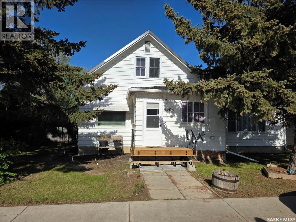 4904 Tribune Street, Macklin