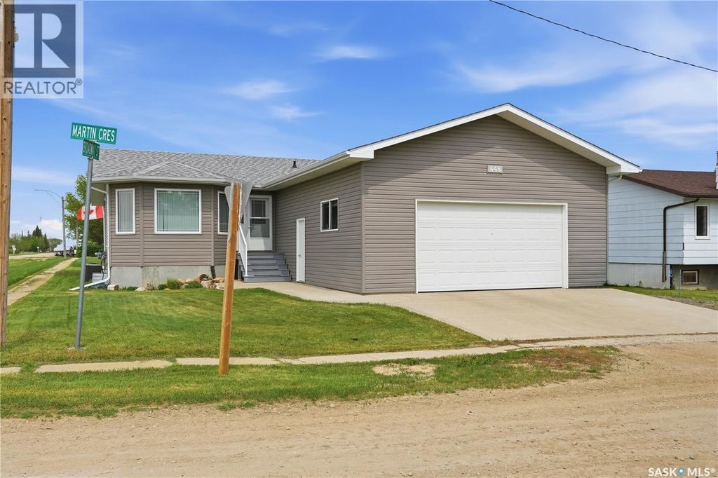 448 Martin Crescent, Sedley