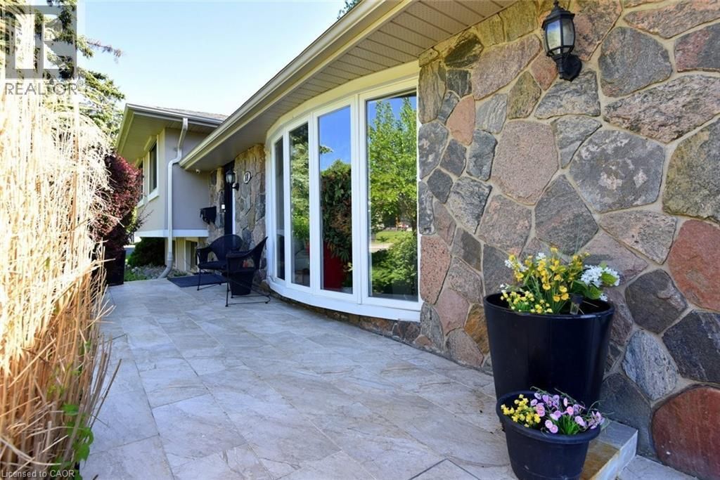 18 Dennis Avenue, Waterdown