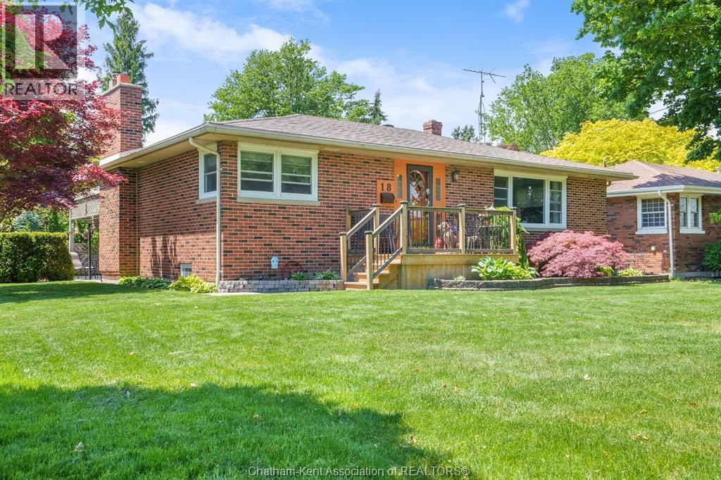 18 Woodland Avenue, Chatham