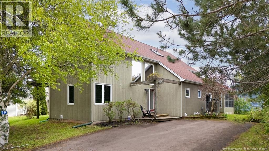 19 Crescent Street, Pointe-Du-Chêne