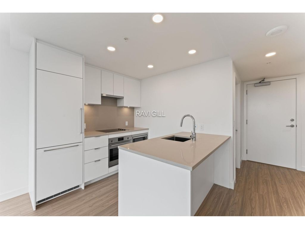 3009 13675 107a Avenue, Surrey