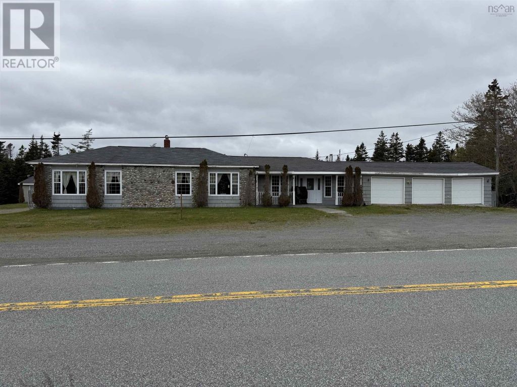 16989 Highway 7, Pleasant Harbour
