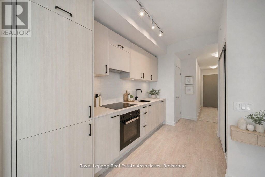 1004 - 1 Quarrington Lane, Toronto (banbury-Don Mills)