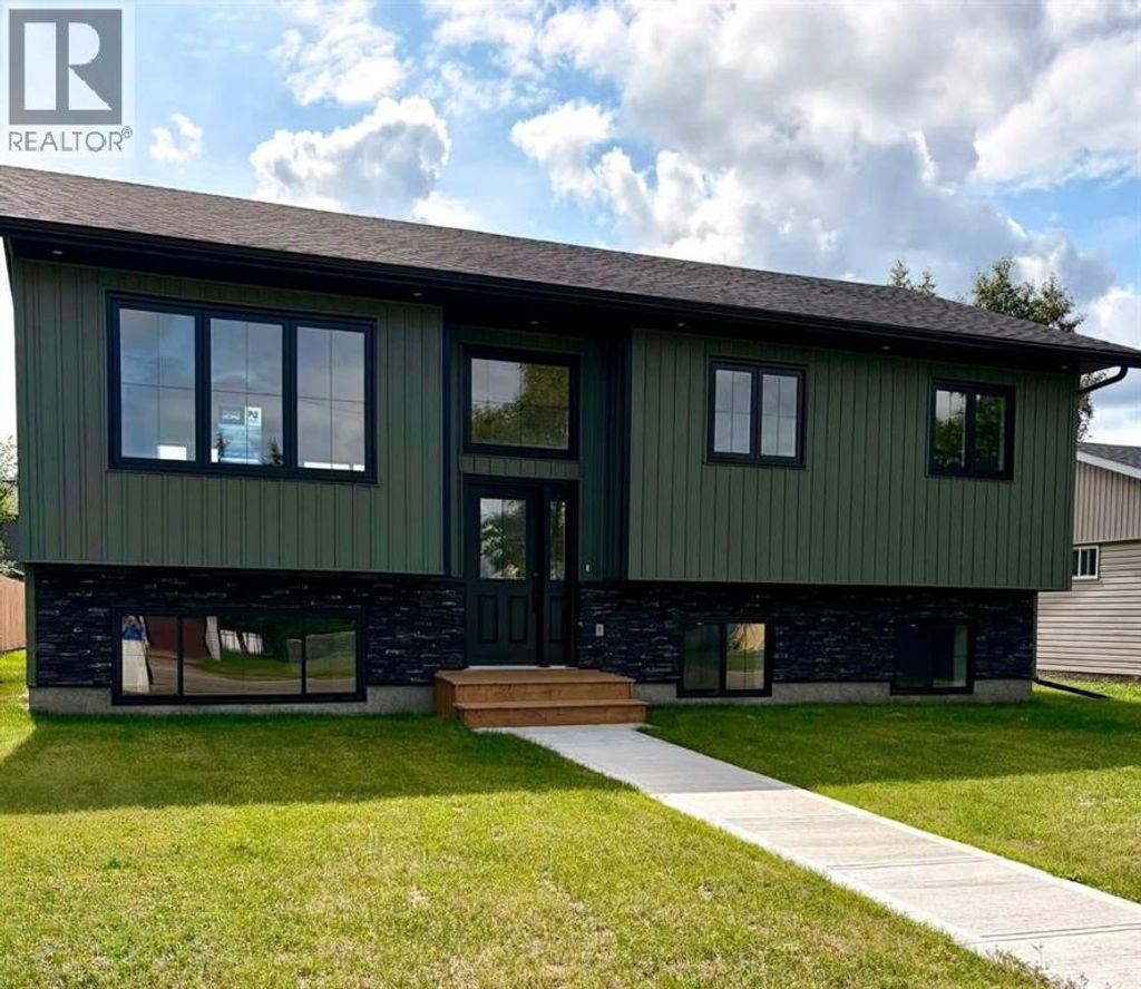 1029 7 Avenue, Wainwright