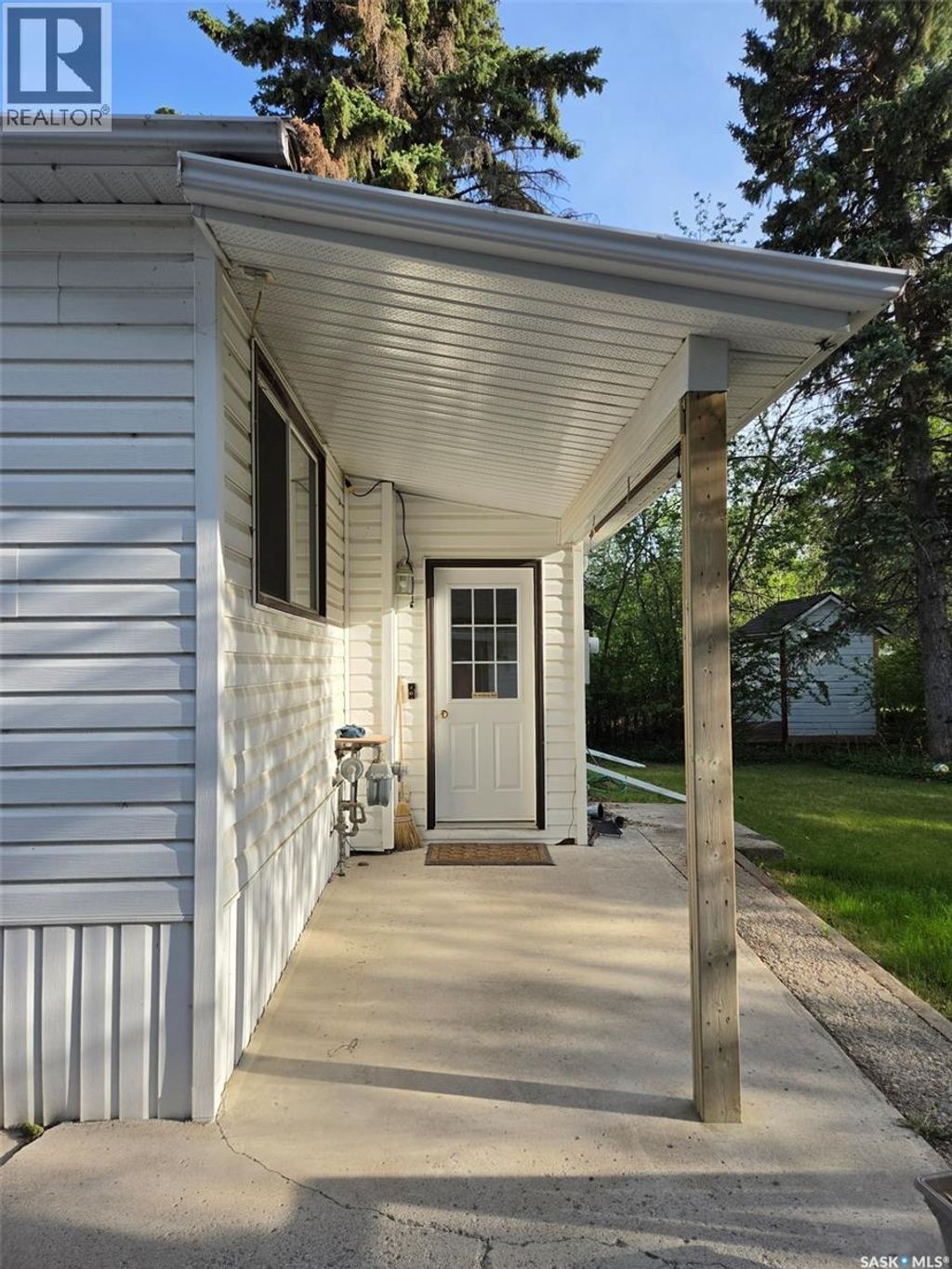 118 5th Street W, Carlyle