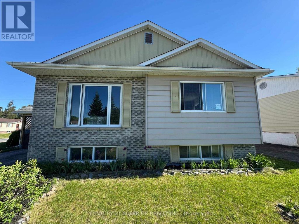 1 Wendego Street, Manitouwadge (tb-73)