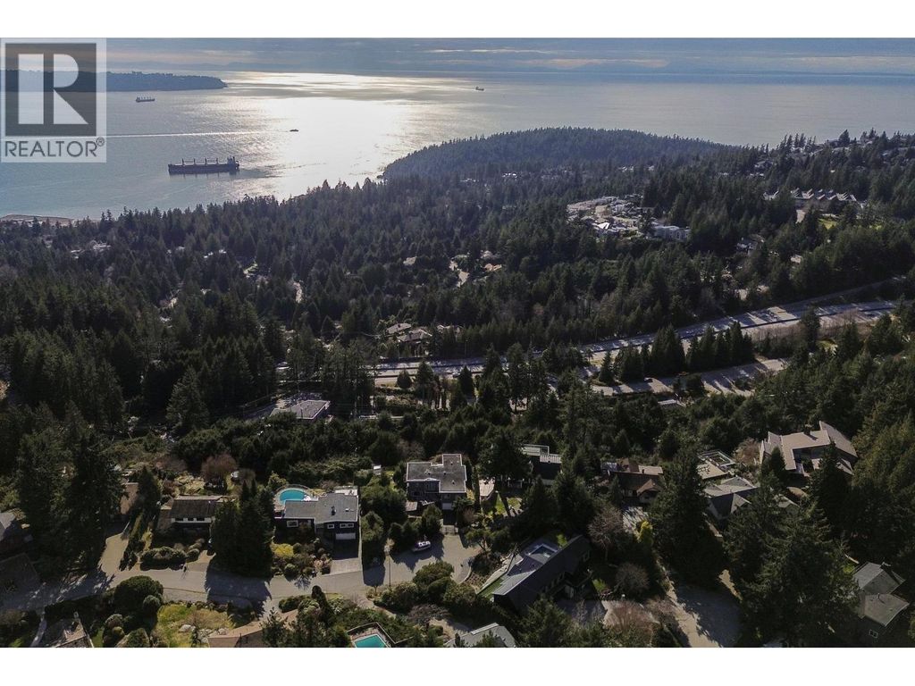 4582 Woodgreen Court, West Vancouver