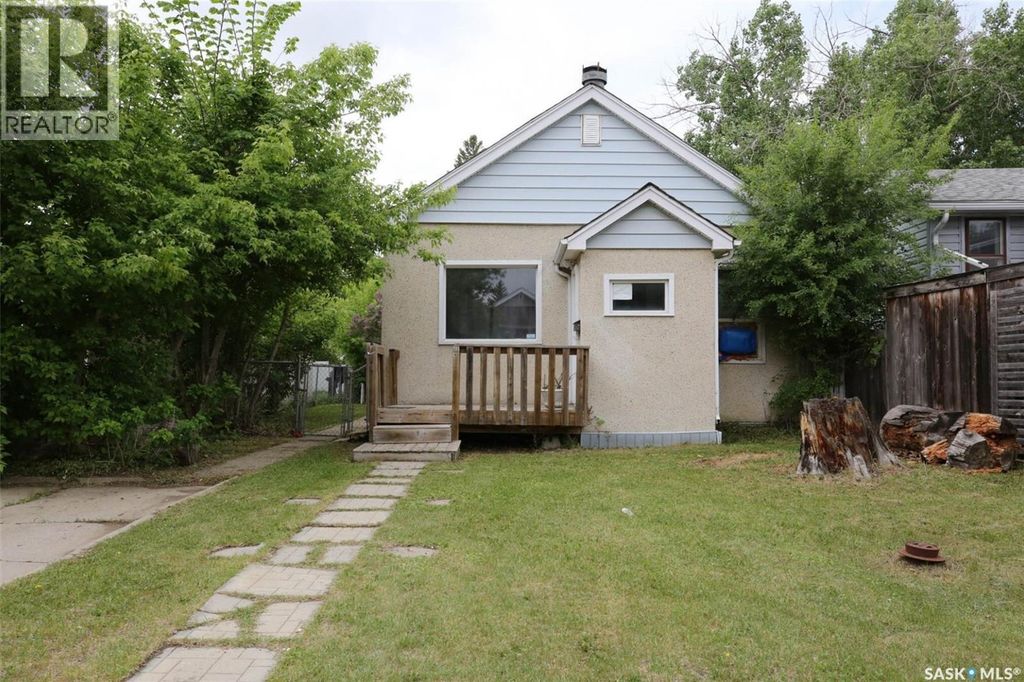 2030 Queen Street, Regina
