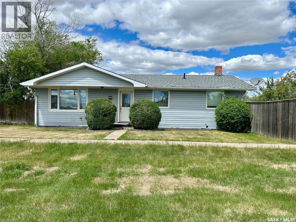 300 Main Street, Lang