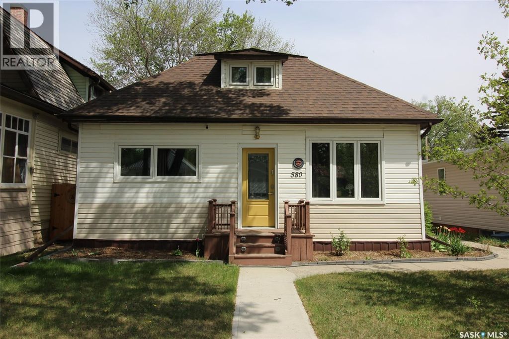 580 1st Street E, Shaunavon