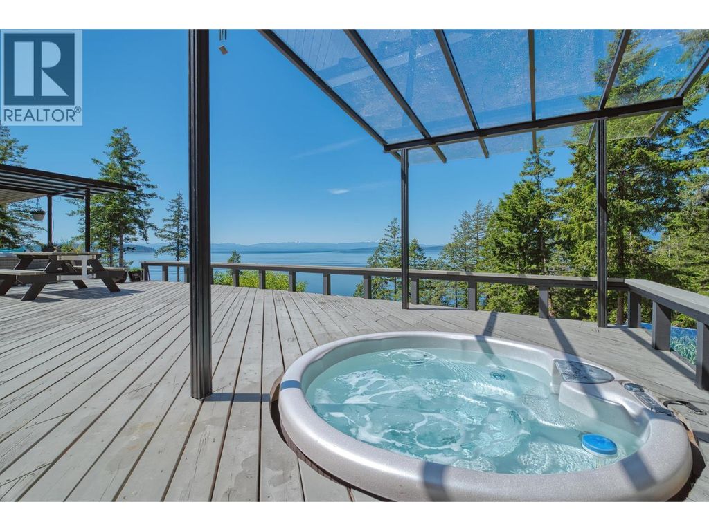 10991- 10993 Sunshine Coast Highway, Halfmoon Bay