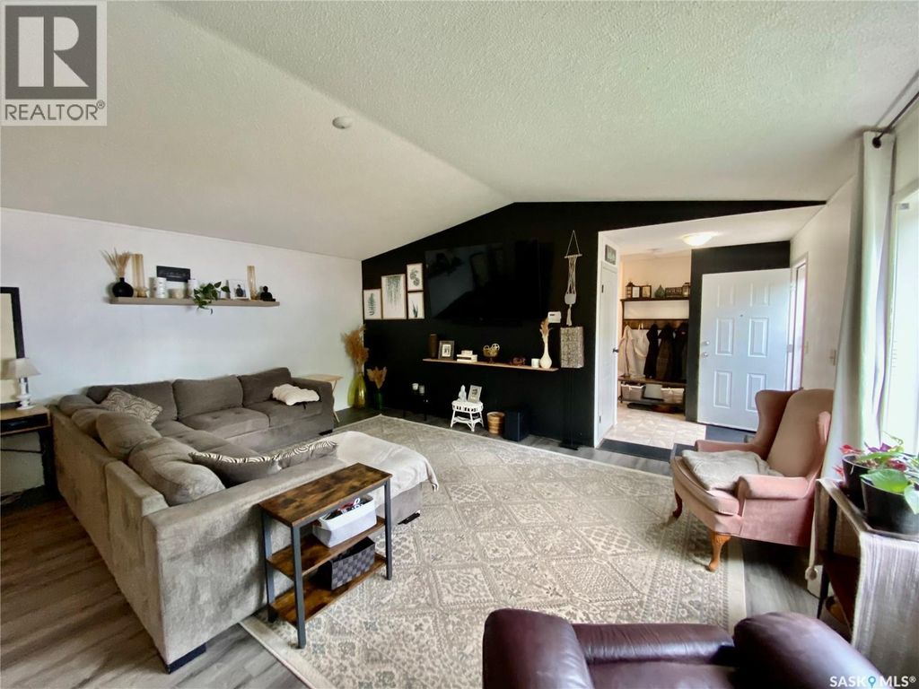 114 3 Street E, Carnduff