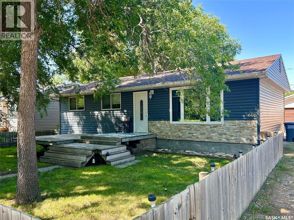606 6th Street W, Chaplin