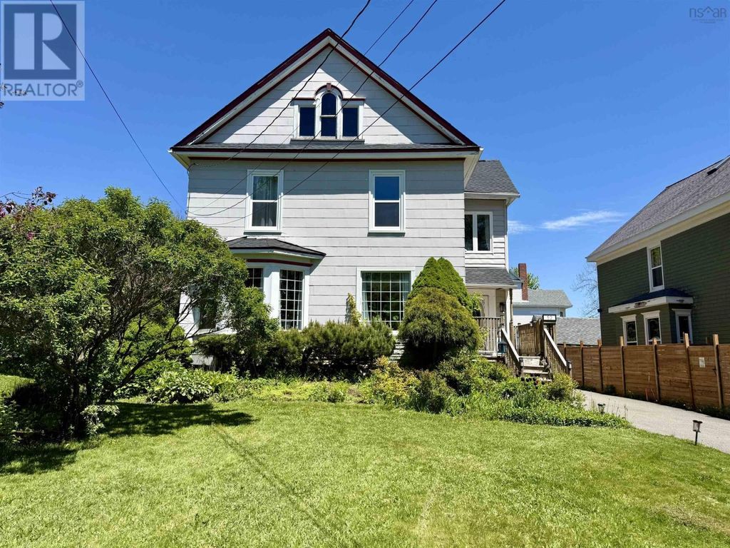52 Rupert Street, Amherst