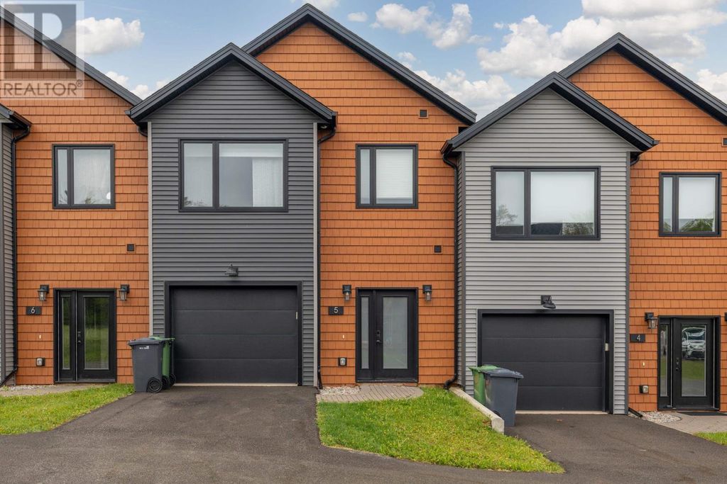 5 12 Harold Court, Cornwall