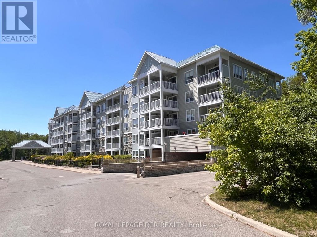 212 - 900 Bogart Mill Trail, Newmarket (gorham-College Manor)