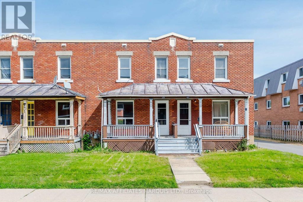 129 First Street W, Cornwall