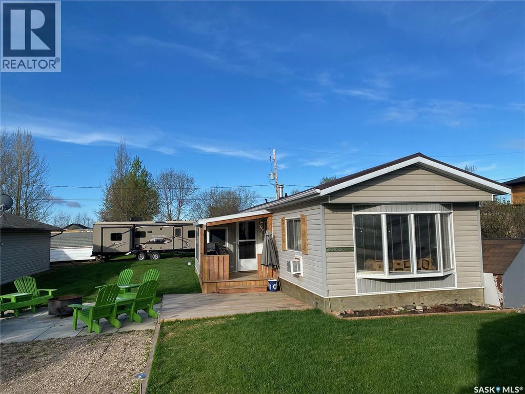 2 Bronco Drive, Delaronde Lake