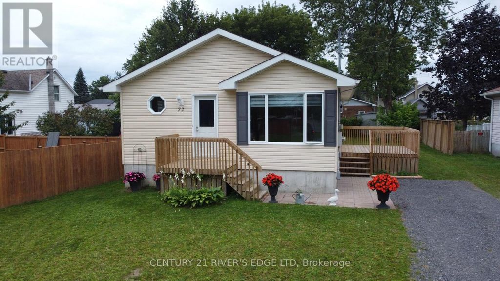 72 St Lawrence Street, South Dundas