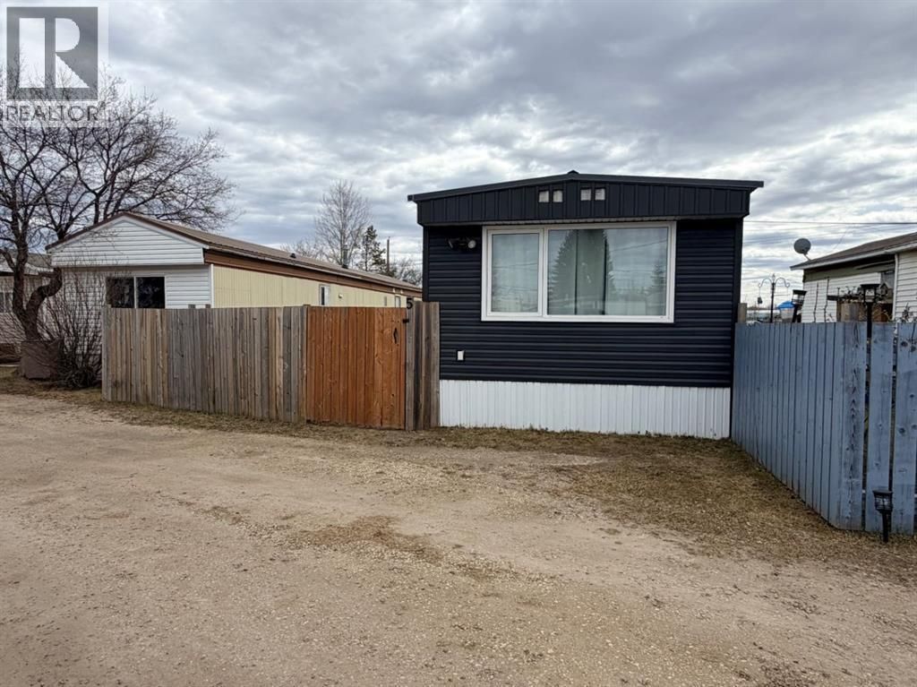 5 Westview, Whitecourt