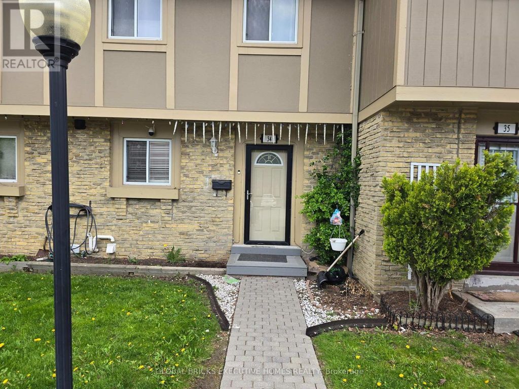 34 - 57 Hansen Road N, Brampton (madoc)