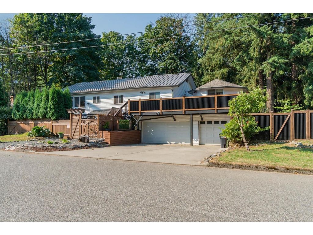 695 Hudson Bay Street|hope, Hope