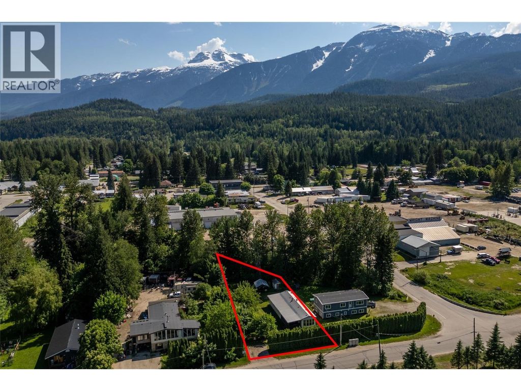 1867 Nixon Road, Revelstoke
