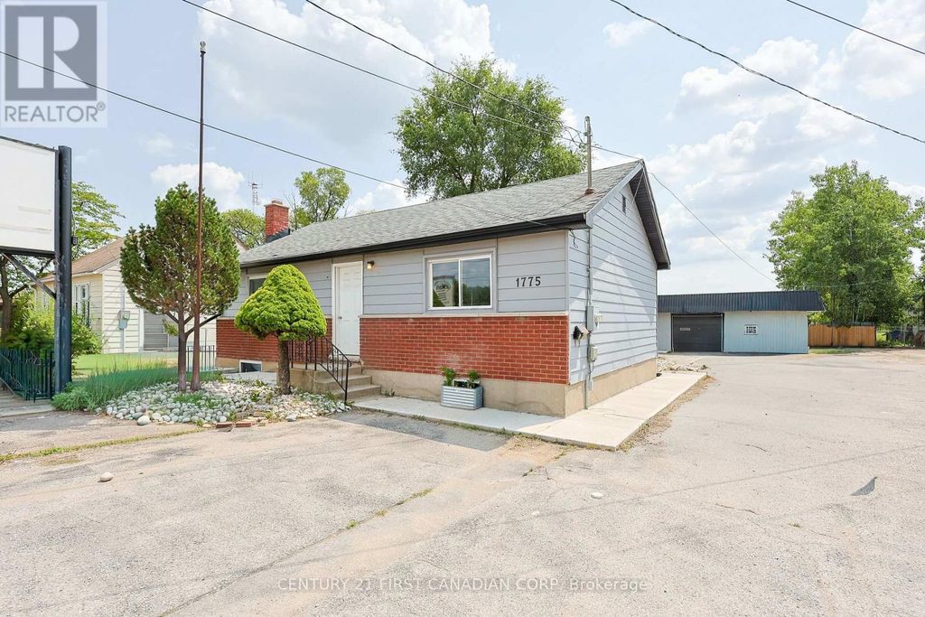 Upper Unit - 1775 Oxford Street E, London East (east H)