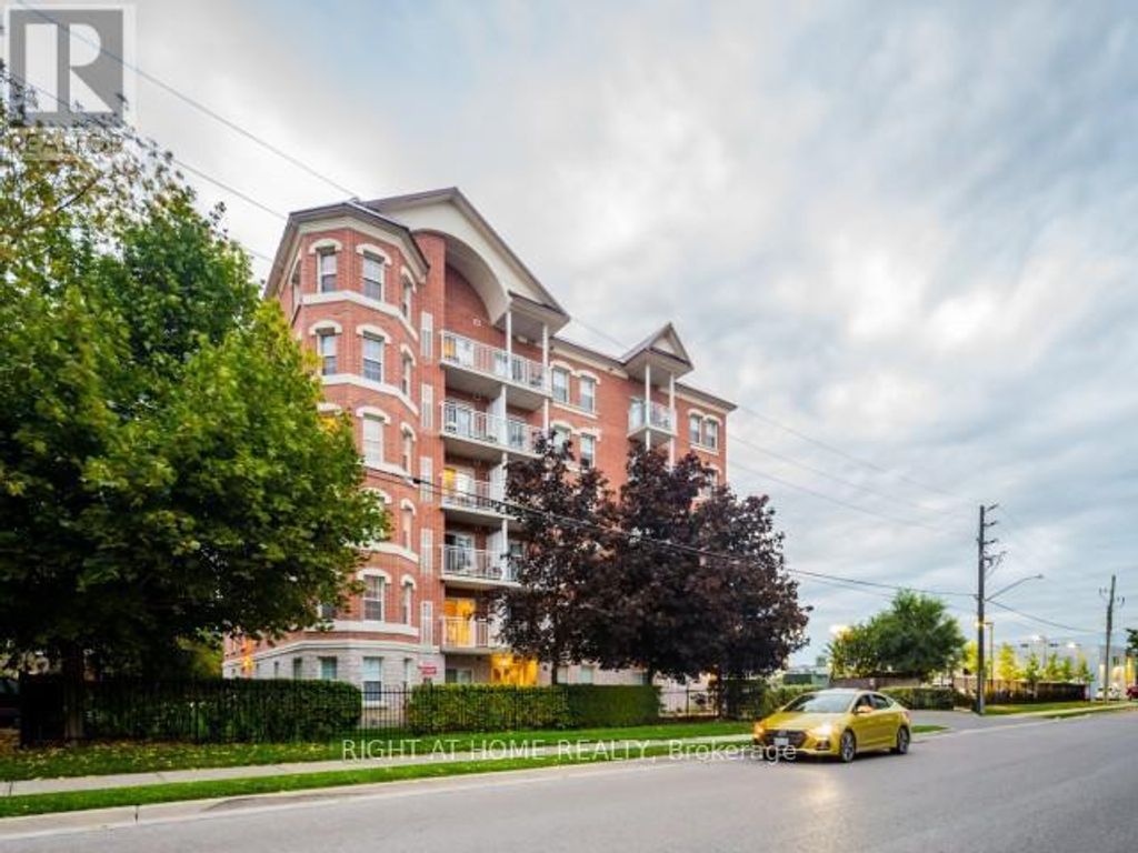 404 - 35 Hunt Avenue, Richmond Hill (mill Pond)