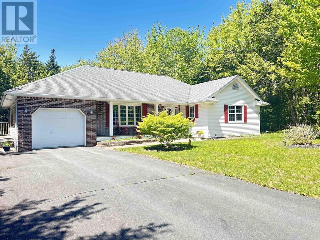 6 Ainsley Court, Fall River