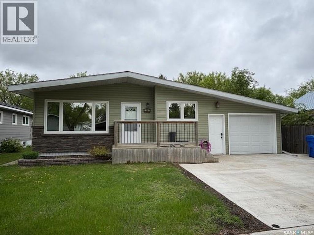 206 3rd Avenue W, Canora