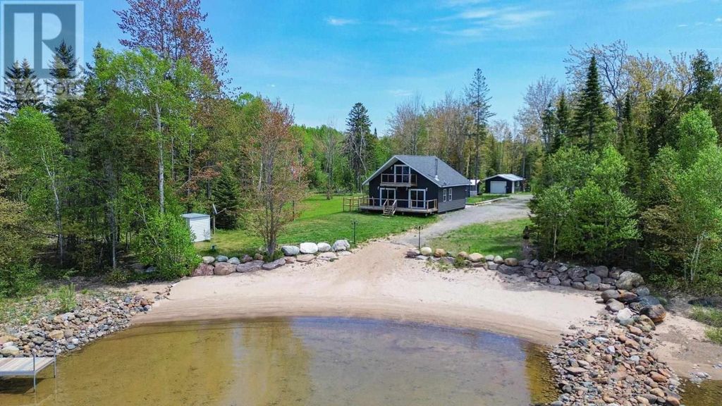 838 Four Seasons Dr, Goulais River