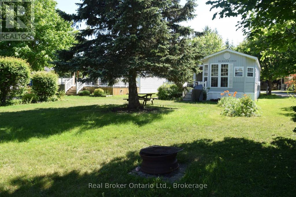 M39 - 13 Southline Avenue, Huron-Kinloss