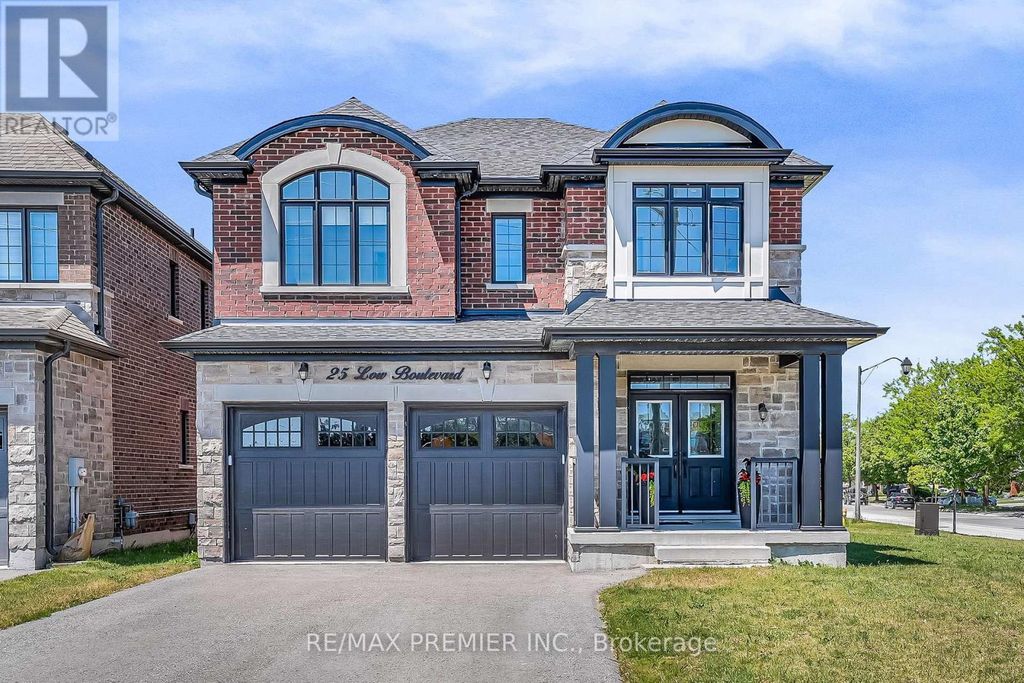25 Low Boulevard, Uxbridge