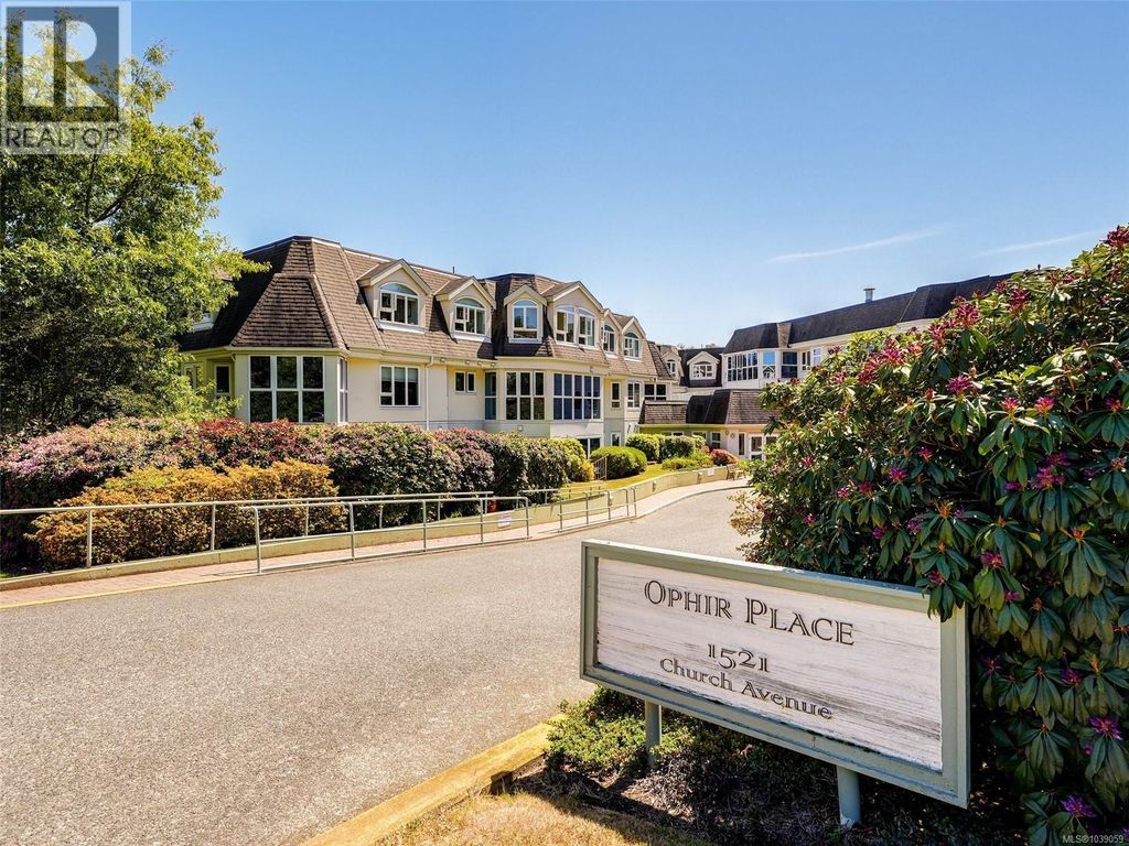 312 1521 Church Ave, Saanich