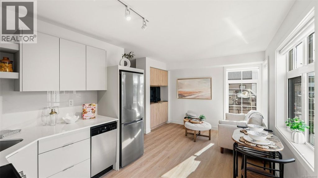 2304 4201 Tyndall Ave, Saanich