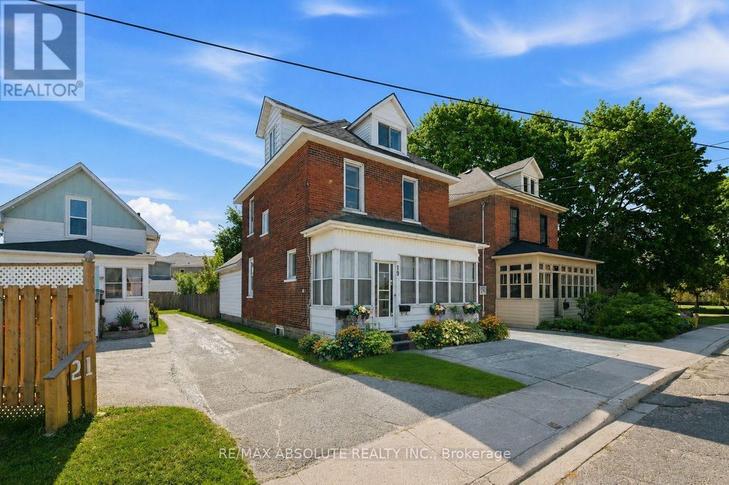 19 Leeds Street, Smiths Falls