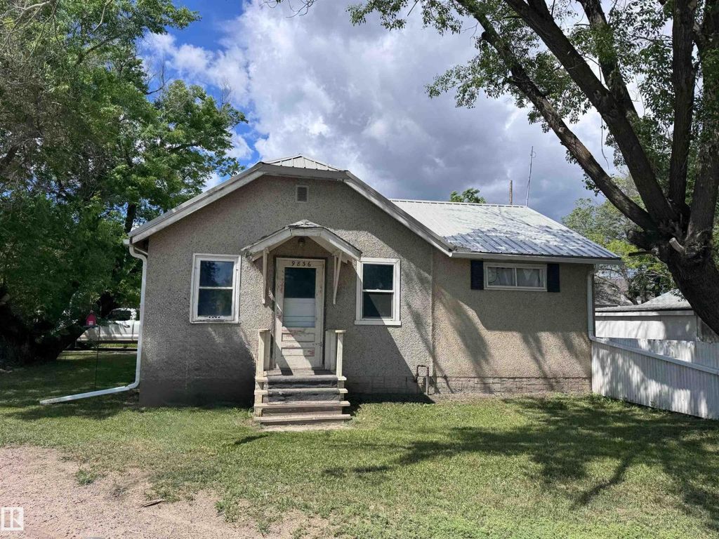 9836 100 St, Westlock