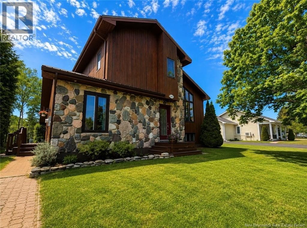 1075 Sycamore, Bathurst