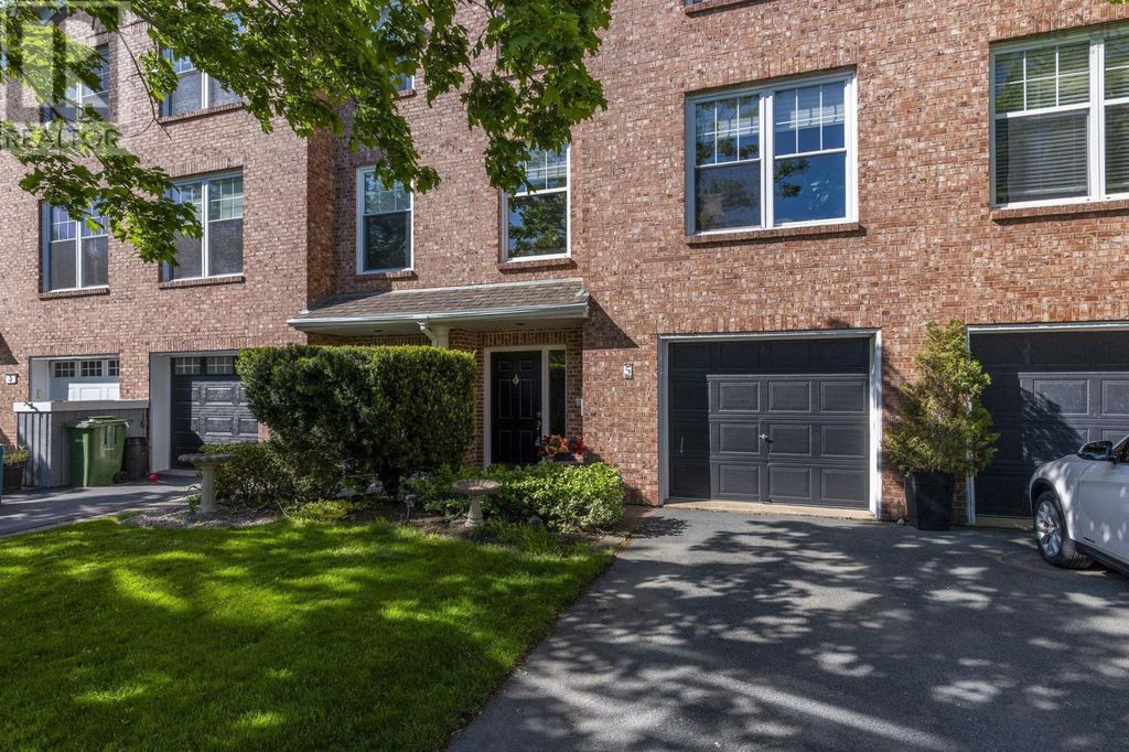 5 Arthur Lismer Court, Bedford
